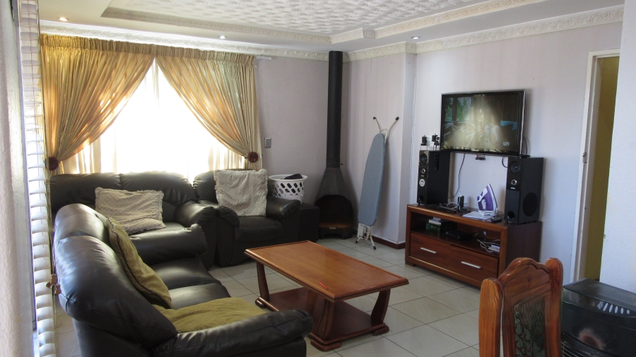 4 Bedroom Property for Sale in Montevideo Western Cape
